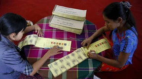 Die Burmesen wollen endlich der Armut entrinnen