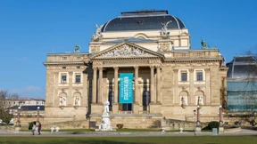 Nackte Körper eröffnen die Saison