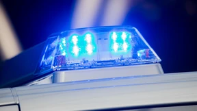 Mann will bei Panne helfen und wird überfallen