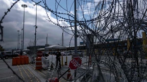 Pandemie-Regelung an Grenze zu Mexiko bleibt bestehen