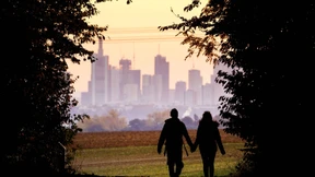 Ein glückliches Land in unglücklicher Zeit