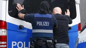 Mutmaßliche Betrügerbande am Flughafen aufgedeckt