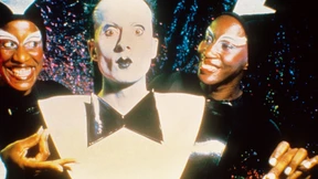 Ein androgyner Alien namens Nomi