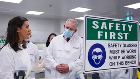 AstraZeneca setzt Test von Corona-Impfstoff aus