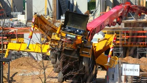 Tonnenschweres Fahrzeug erschlägt zwei Bauarbeiter