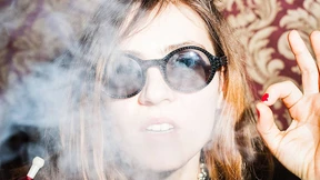 Gold, Puder und Rauch