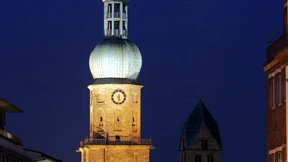 Neonazis nach Turm-Besetzung wieder frei