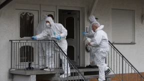 Sechs Verdächtige nach tödlichem Überfall auf der Flucht