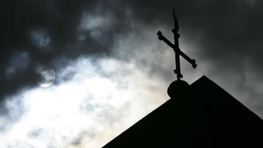 Keine Risse in der strahlenden Kirchenfassade