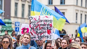 Die wilden Farben von Putins verbrannter Erde