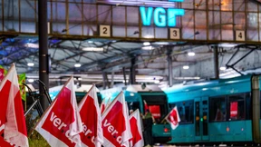 Wieder Warnstreiks bei Bussen  und Bahnen