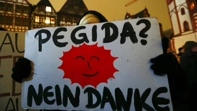 Pegida mobilisiert Tausende Gegendemonstranten