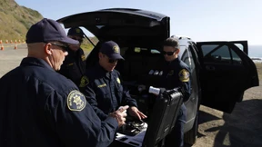 Mindestens fünf Tote bei rätselhaftem Autounfall an Pazifikklippe