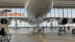 300 Tonnen auf drei Tennisbällen