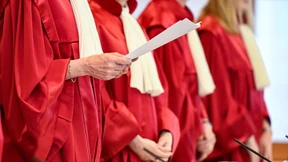 Was Karlsruhe im Streit über die Verfassungsänderungen zu prüfen hat