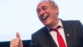 Fischer Ehrenmitglied der Eintracht-Fans im Bundestag