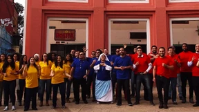 Eine Schwester rappt für Franziskus