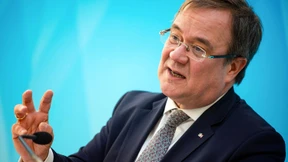 Laschet kritisiert Kürzungen bei Flüchtlingshilfen