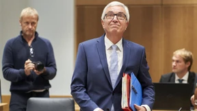 Druck auf Minister Lewentz steigt