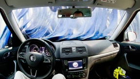 Autofahrer müssen in der Waschstraße über Verhaltensregeln informiert werden