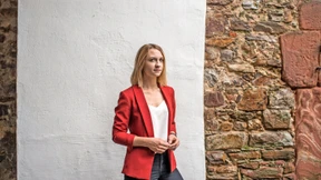 „Wer ist für dich reich, Alicia?“