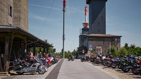 Motorradfahrer streiten mit Stadt über Lärmschutz