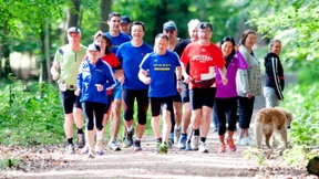 Schwerelos durch den Stadtwald