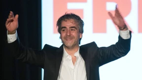 Deniz Yücel feiert die Freiheit