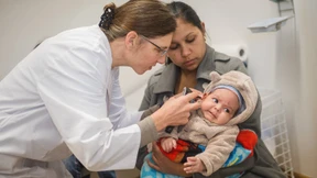 Abends zum Kinderarzt 