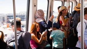 Schweigend ins Gespräch vertieft