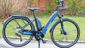 Ein Pedelec klappt zusammen