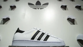 Adidas und Münchner Rück stoppen Aktienrückkäufe