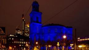 Frankfurter Paulskirche erstrahlt in Blau