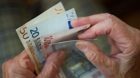 Rentenkasse macht 2,2 Milliarden Euro Minus