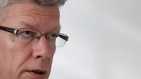 Sprengsatz im Geflecht von Macht und Geld