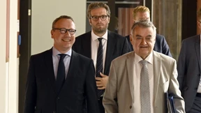 NRW will extremistische Beamtenchats unter Strafe stellen