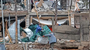 Putin macht Versprechungen, seine Armee feuert weiter