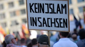 Regierung sieht sozialen Frieden im Osten durch Fremdenhass gefährdet