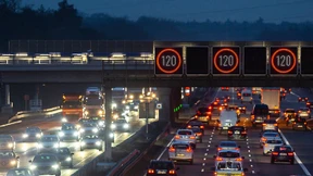 Bundestag lehnt Tempolimit auf Autobahnen klar ab