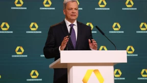 Aktionäre der Commerzbank kritisieren Wirtschaftsprüfer EY