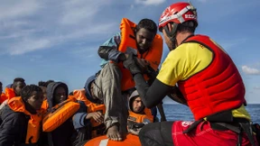 Spanien nimmt 300 von Italien und Malta abgewiesene Migranten auf