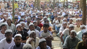 Rohingya werden von ihren Aufpassern schikaniert