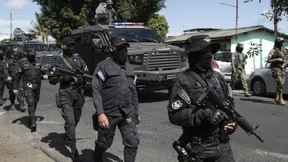 Stadt im Kampf gegen Banden abgeriegelt