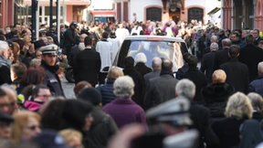 Tausende säumen Trauerzug für Kardinal Lehmann