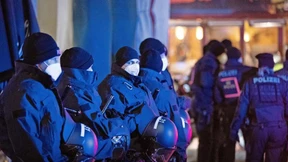 Wie der Hass der Querdenker auf Polizisten eskaliert