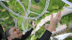 Rentnerin fährt zum 3.333. Mal mit der Achterbahn