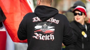 Mehr als 100 Rechtsextreme dürfen Waffen besitzen