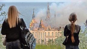 Gebannt vom Gold der brennenden Türme