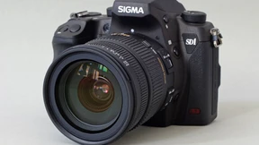 Sigma wildert mit 3 × 15 Megapixel
