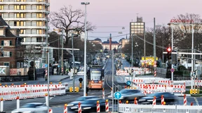 Neue Brücke wird aus drei Teilen zusammengesetzt